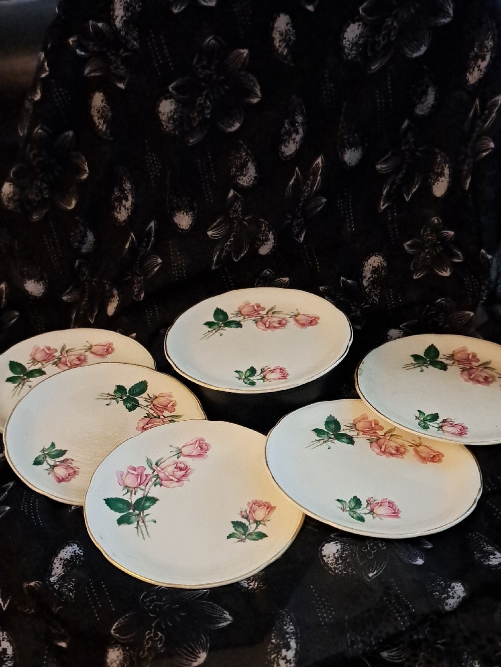 Set of 6 Floral Porcelain Dinner Plates in Pink and Cream